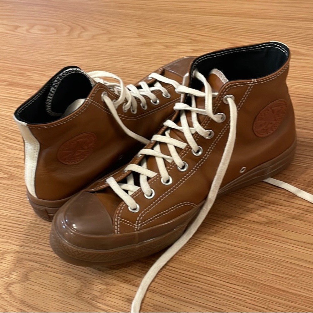 CONVERSE - Leather. Brown with a white stripe. Worn Once! super cool! SIZE 10